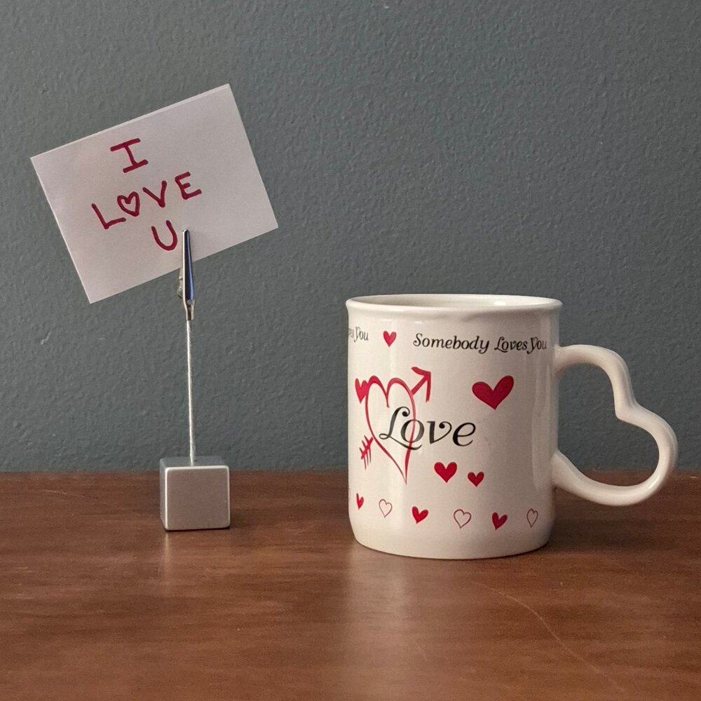 Mug and note holder.